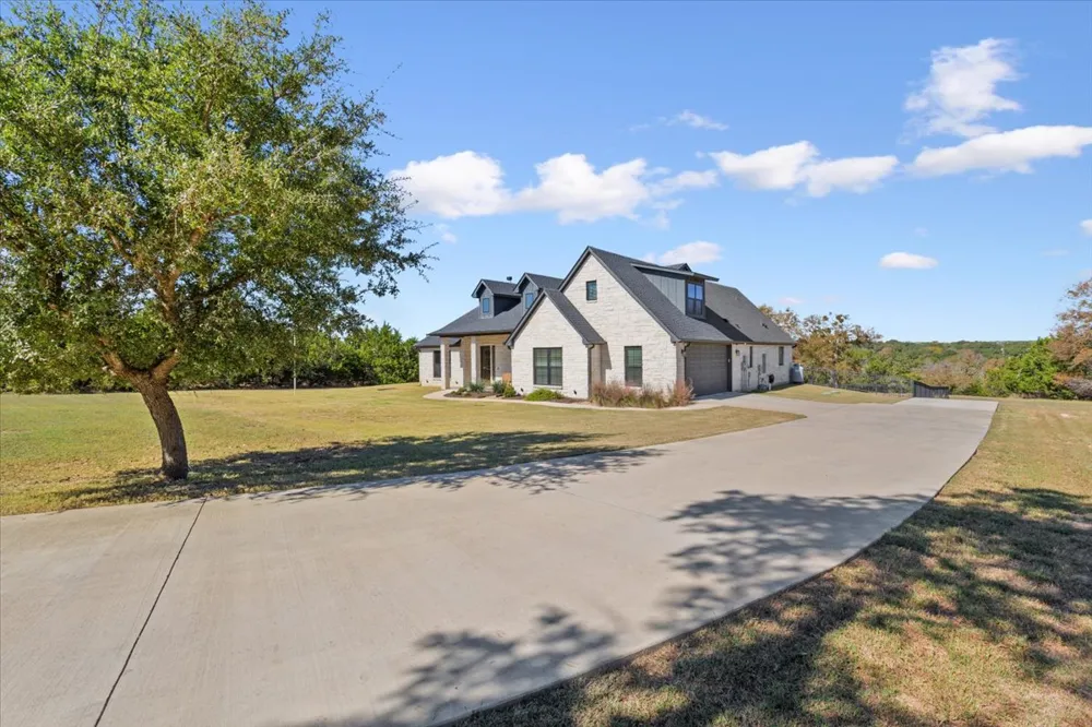 1250 E Creekview Drive Salado, TX 76571