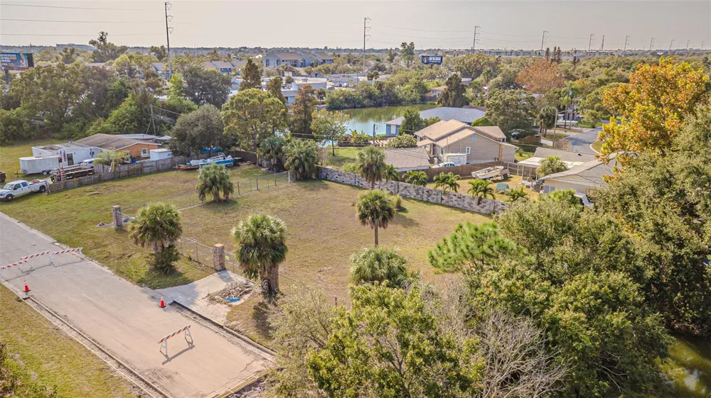 7598 90TH STREET Seminole, FL 33777