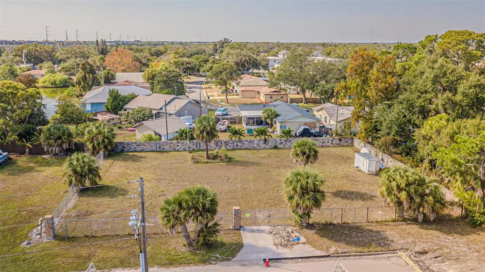 7598 90TH STREET Seminole, FL 33777