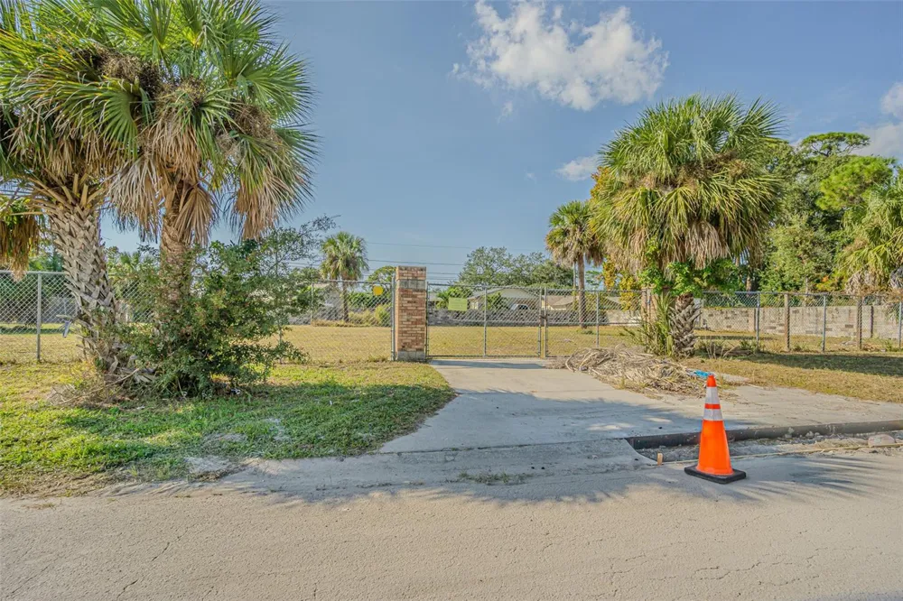 7598 90TH STREET Seminole, FL 33777