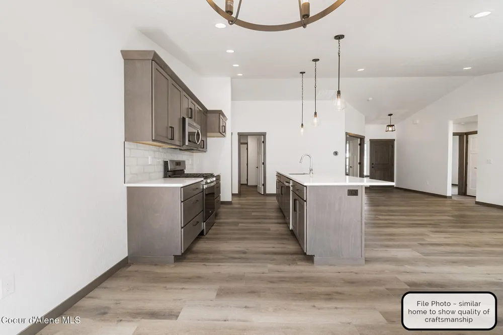 8989 W Swather Avenue Rathdrum, ID 83858