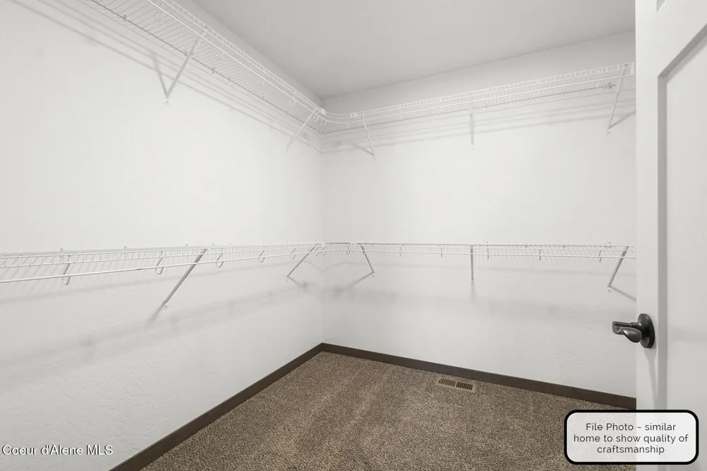8989 W Swather Avenue Rathdrum, ID 83858