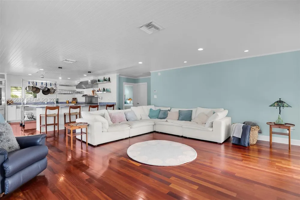 232 W Seaview Dr Duck, FL 33050