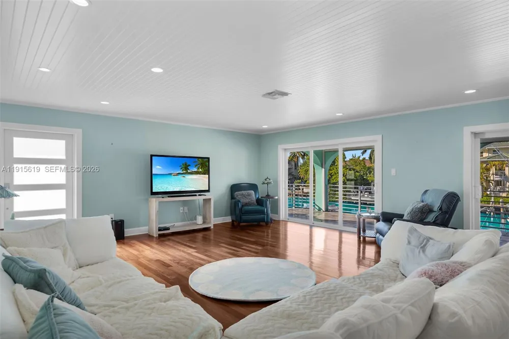 232 W Seaview Dr Duck, FL 33050