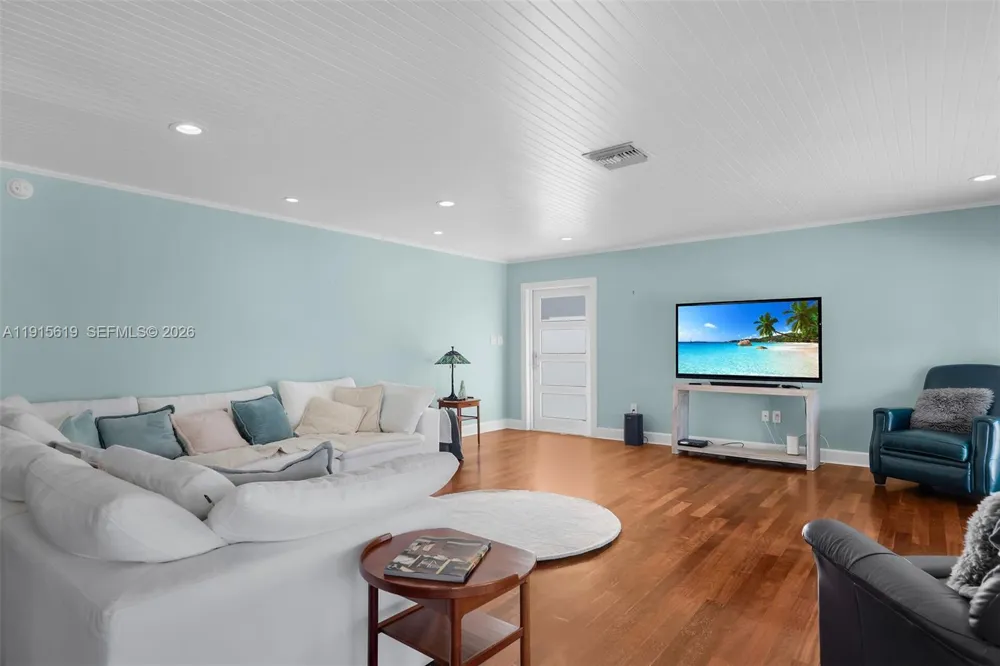 232 W Seaview Dr Duck, FL 33050