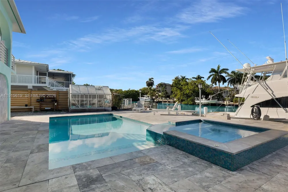 232 W Seaview Dr Duck, FL 33050