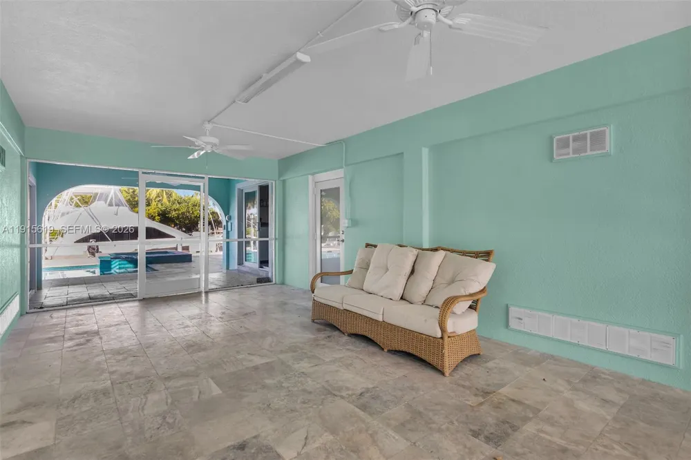 232 W Seaview Dr Duck, FL 33050