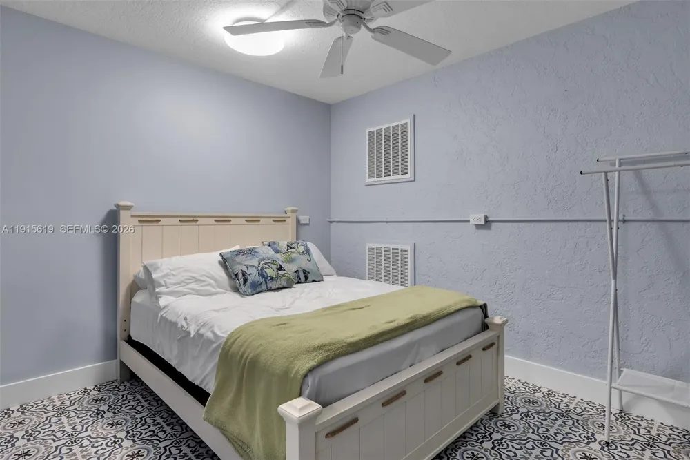 232 W Seaview Dr Duck, FL 33050