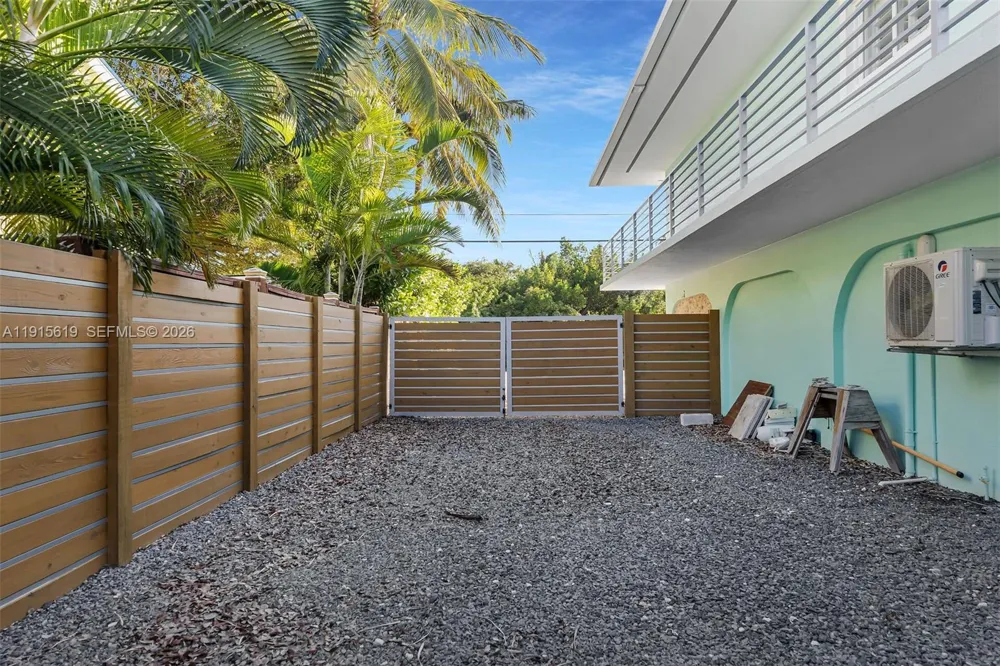 232 W Seaview Dr Duck, FL 33050