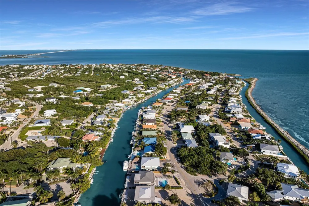 232 W Seaview Dr Duck, FL 33050