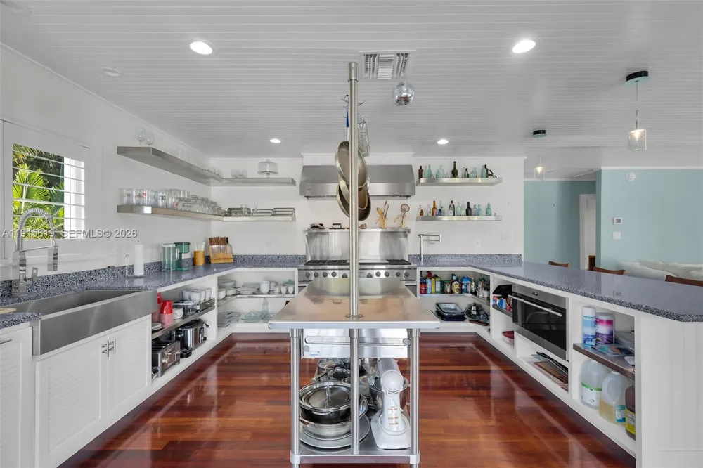 232 W Seaview Dr Duck, FL 33050