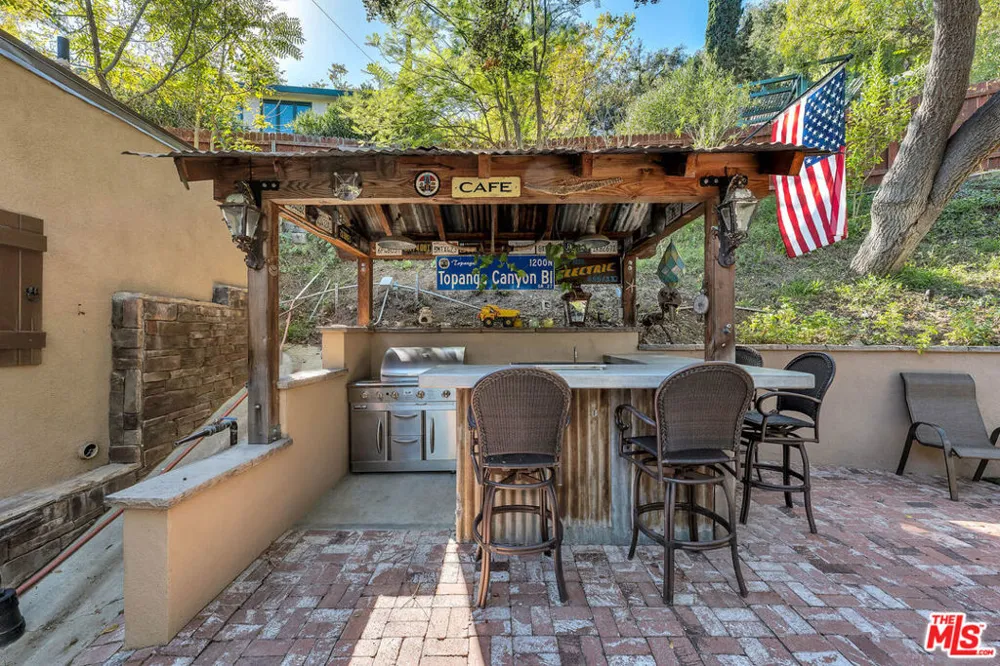 21832 Canon Drive Topanga, CA 90290