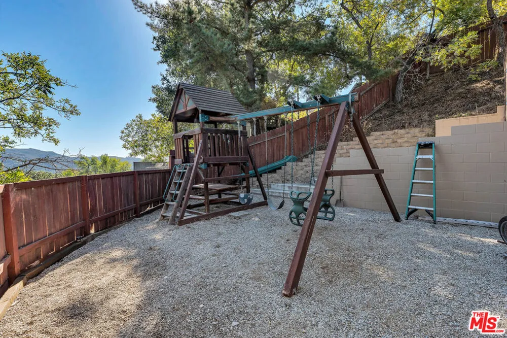 21832 Canon Drive Topanga, CA 90290