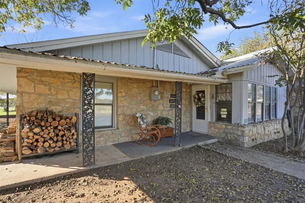 336 S 8th Avenue Palo Pinto, TX 76484