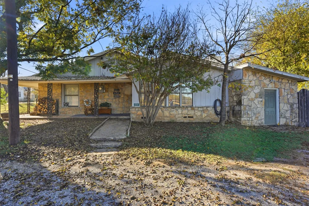 336 S 8th Avenue Palo Pinto, TX 76484