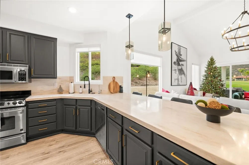 38521 Glen Abbey Murrieta, CA 92562