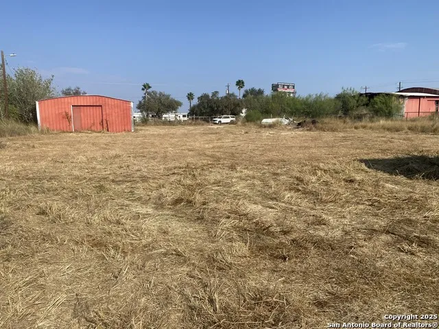 15650 interstate highway 35 Dilley, TX 78017
