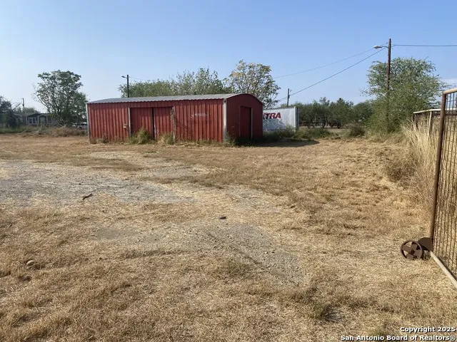 15650 interstate highway 35 Dilley, TX 78017