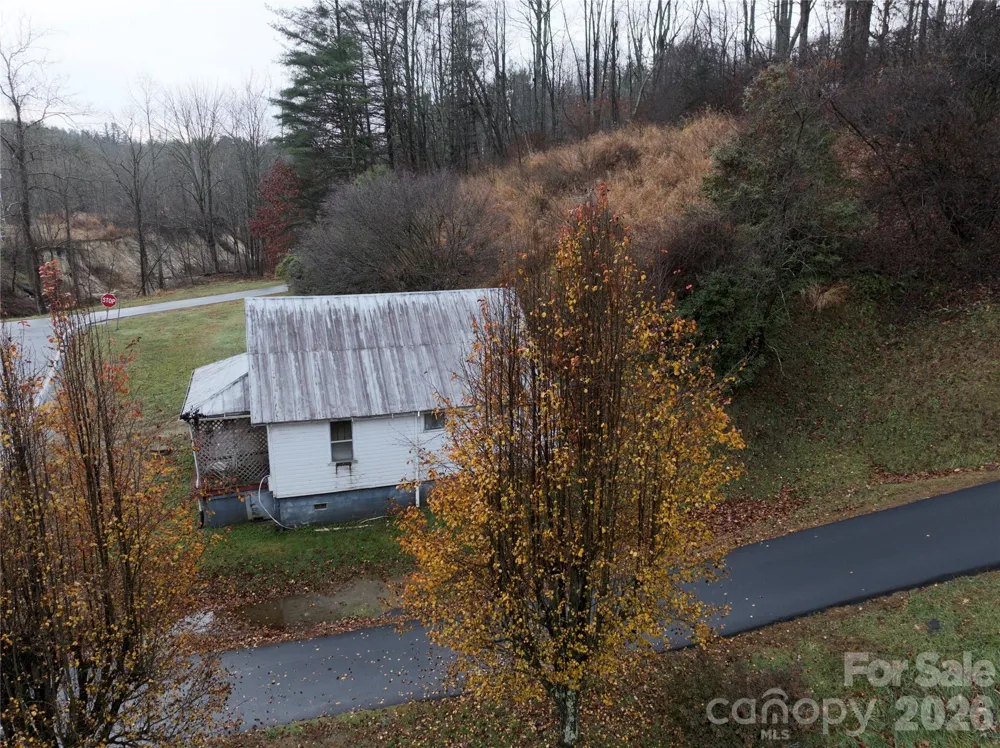532 Pitman Road Bakersville, NC 28705