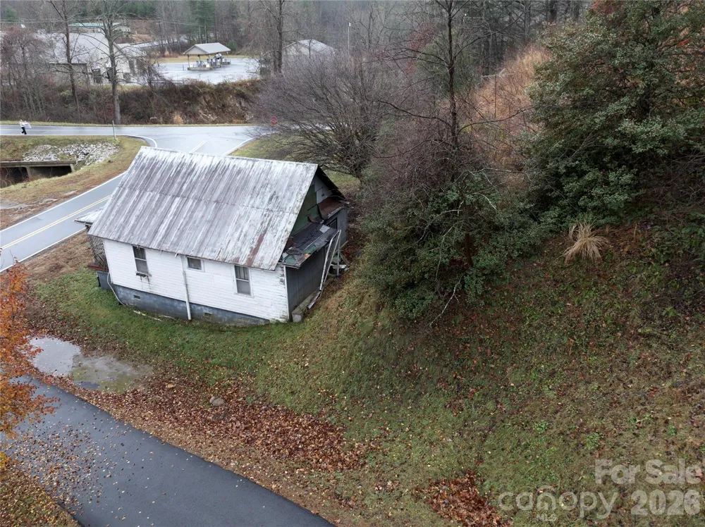 532 Pitman Road Bakersville, NC 28705