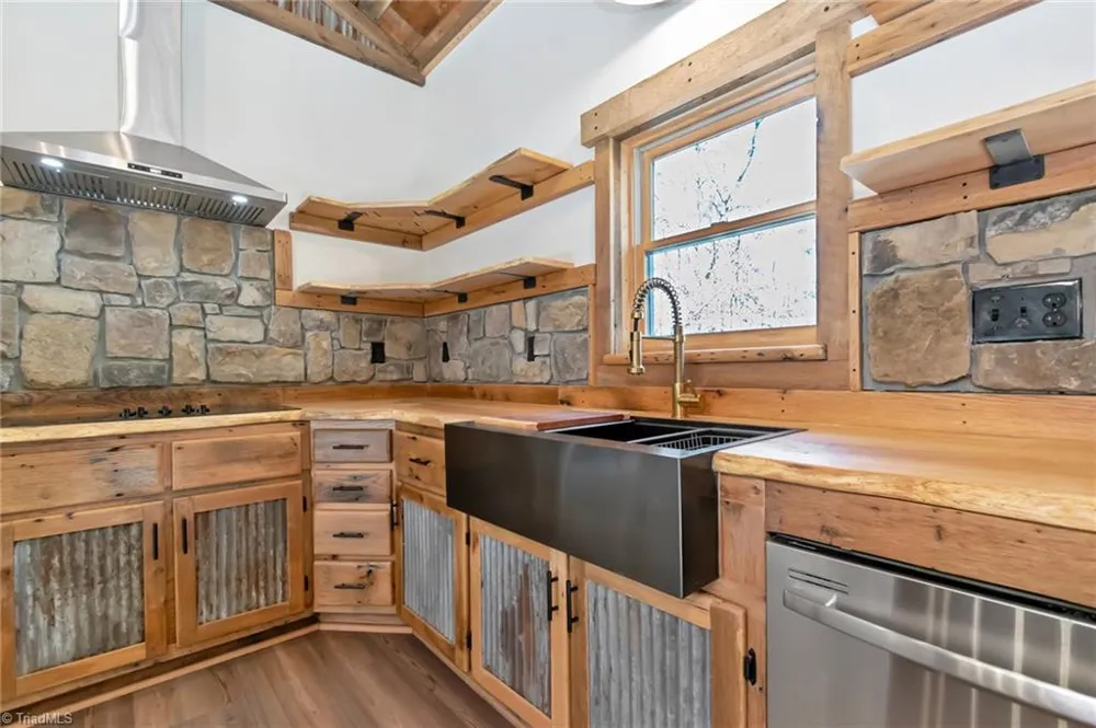 486 Hunter-Lysik Way Laurel Springs, NC 28644