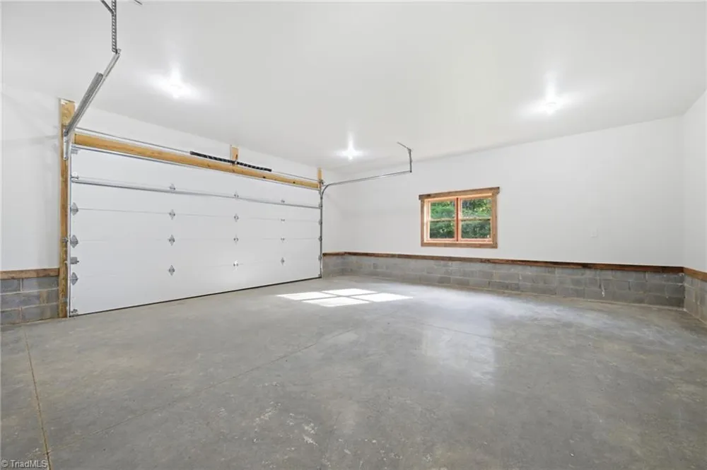 486 Hunter-Lysik Way Laurel Springs, NC 28644