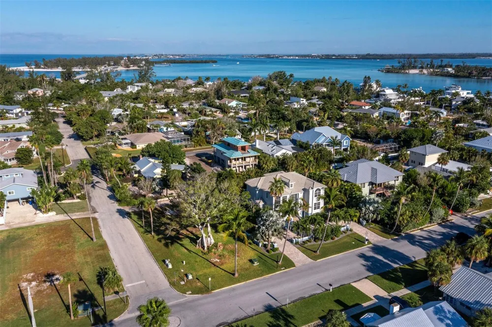 641 BROADWAY STREET Longboat Key, FL 34228