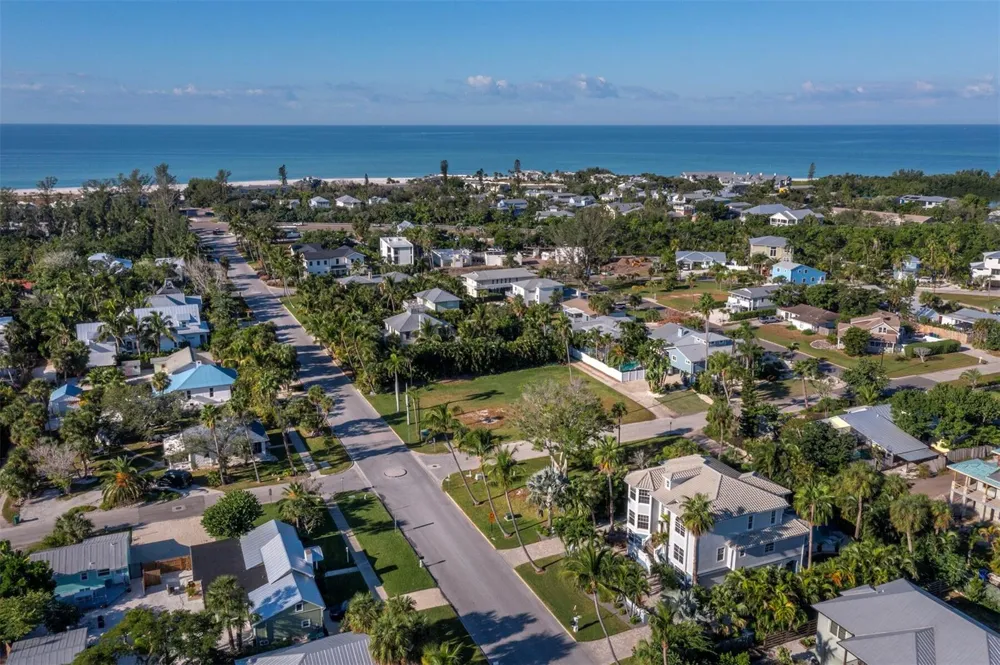 641 BROADWAY STREET Longboat Key, FL 34228