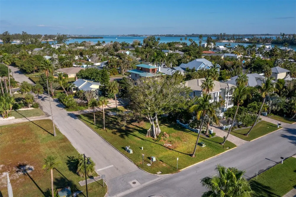 641 BROADWAY STREET Longboat Key, FL 34228