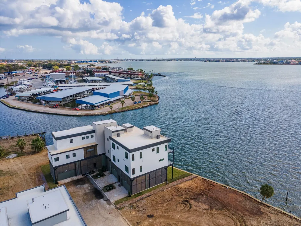 4403 Davis Lane Seabrook, TX 77586