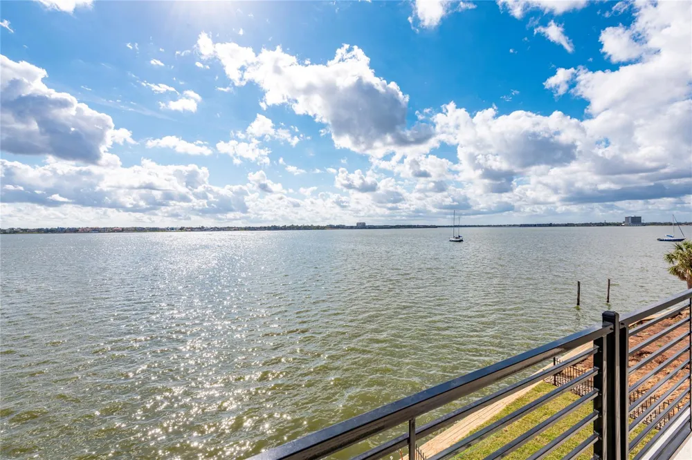 4403 Davis Lane Seabrook, TX 77586