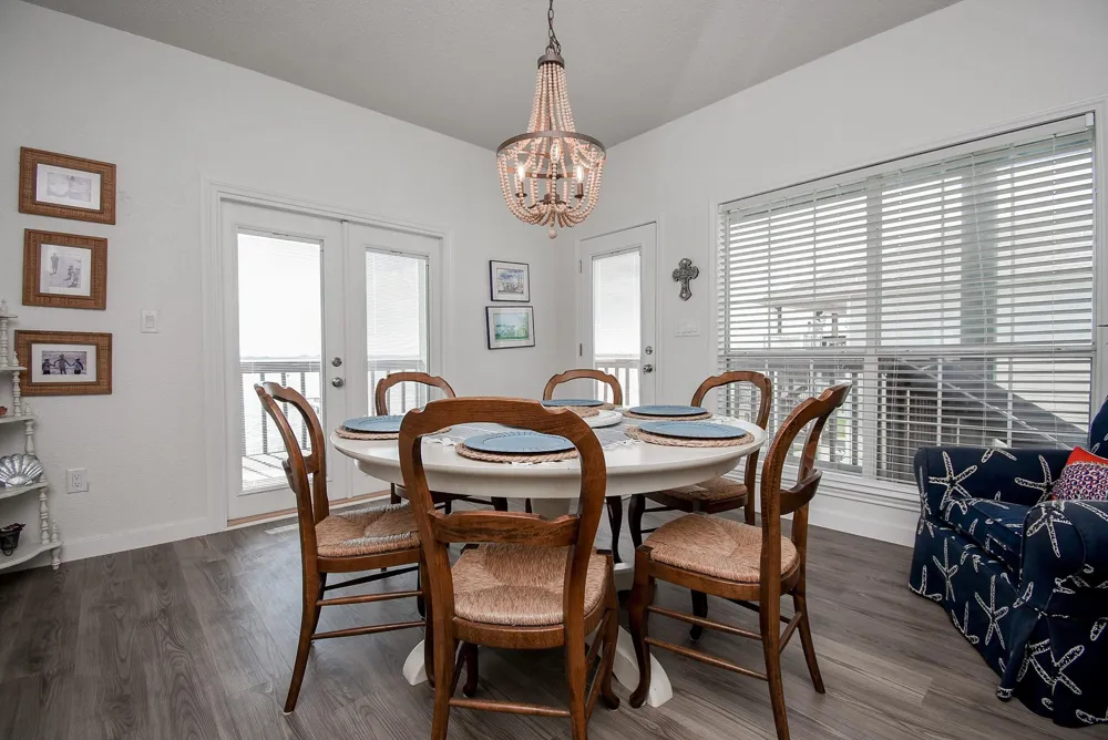 1504 W Bayshore Drive Palacios, TX 77465