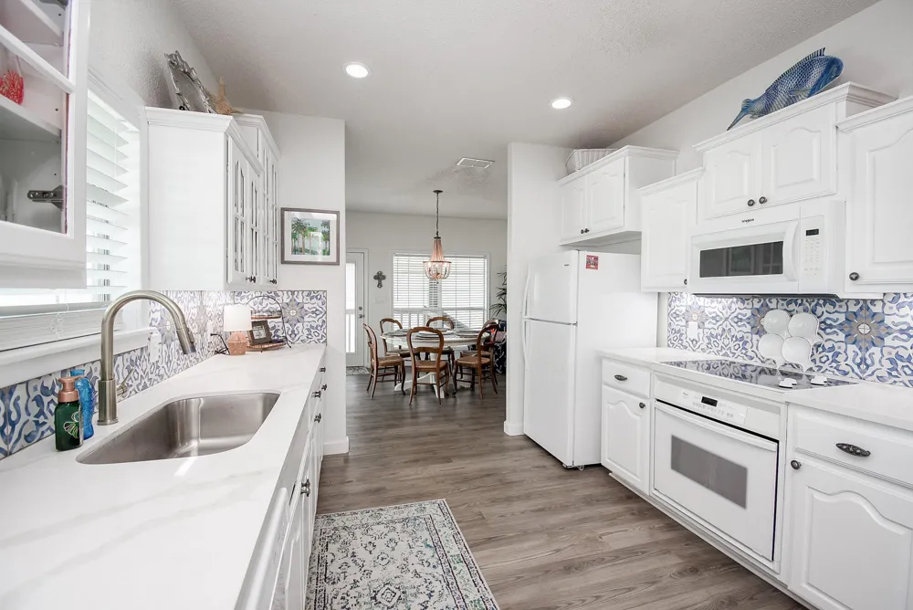 1504 W Bayshore Drive Palacios, TX 77465