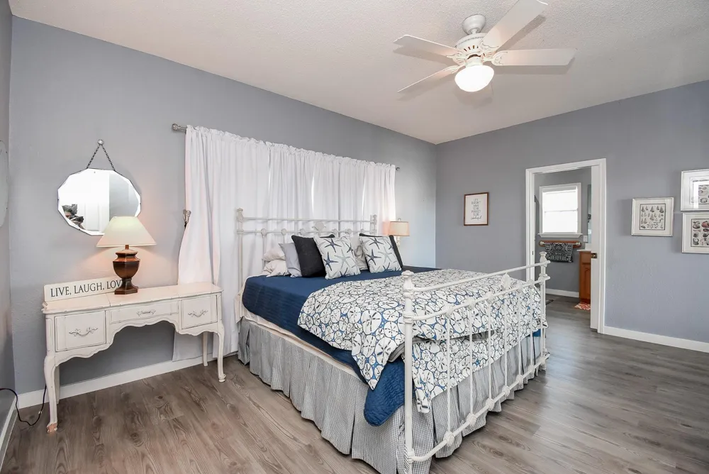 1504 W Bayshore Drive Palacios, TX 77465