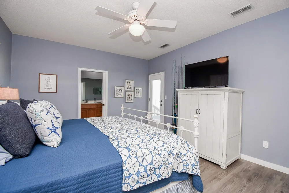 1504 W Bayshore Drive Palacios, TX 77465