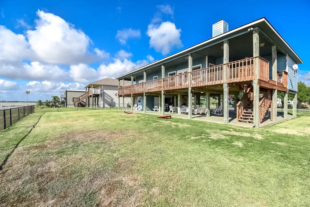 1504 W Bayshore Drive Palacios, TX 77465