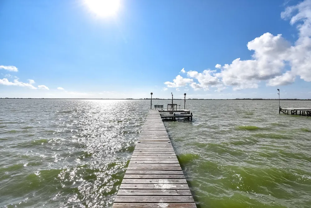 1504 W Bayshore Drive Palacios, TX 77465