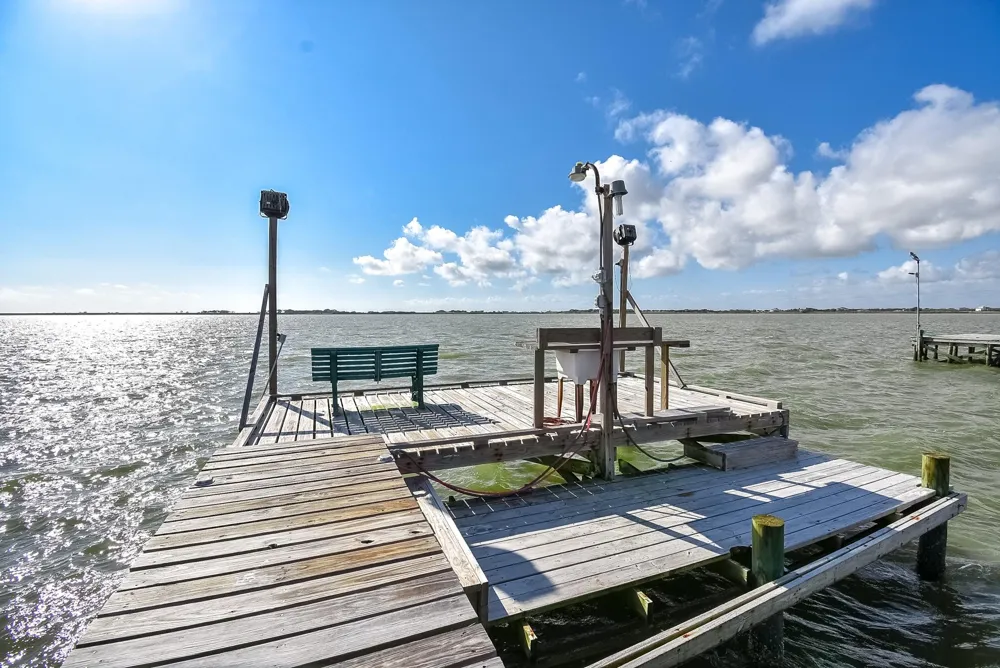 1504 W Bayshore Drive Palacios, TX 77465