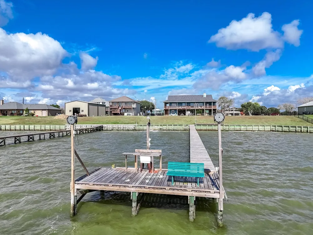 1504 W Bayshore Drive Palacios, TX 77465