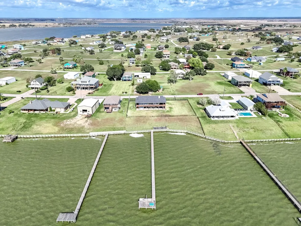1504 W Bayshore Drive Palacios, TX 77465