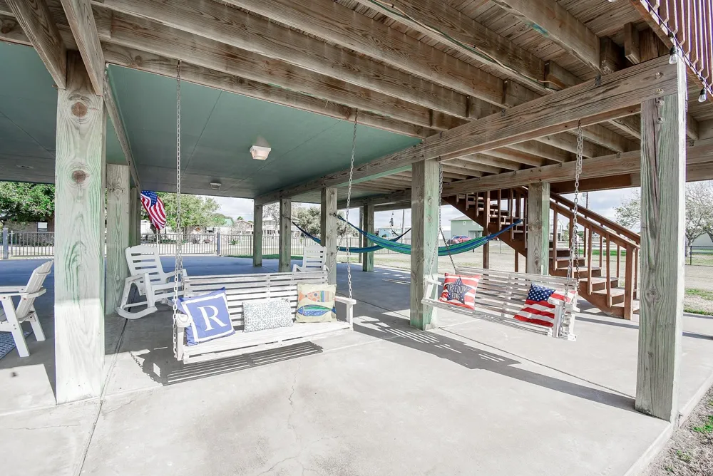 1504 W Bayshore Drive Palacios, TX 77465