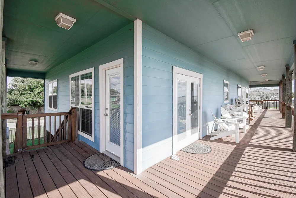1504 W Bayshore Drive Palacios, TX 77465