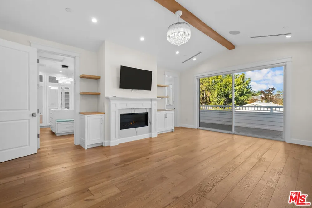 12345 Huston Street Valley Village, CA 91607