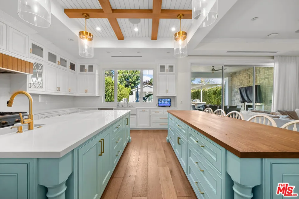 12345 Huston Street Valley Village, CA 91607
