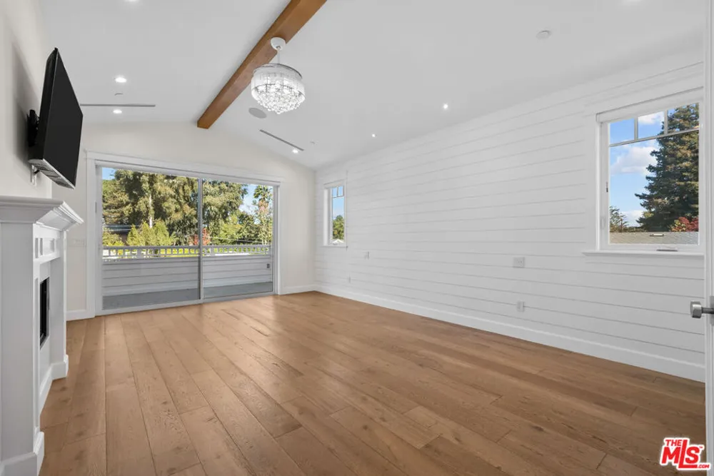 12345 Huston Street Valley Village, CA 91607
