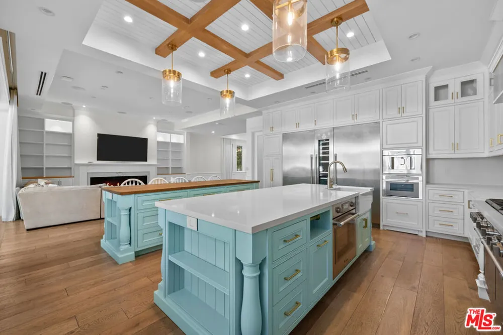 12345 Huston Street Valley Village, CA 91607