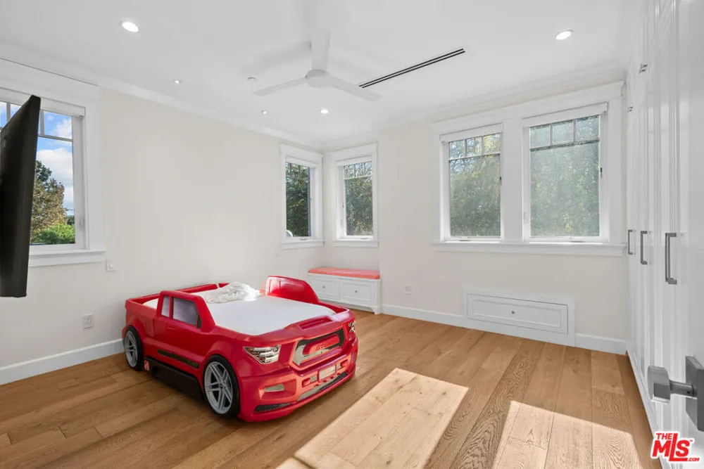12345 Huston Street Valley Village, CA 91607