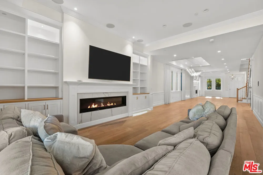 12345 Huston Street Valley Village, CA 91607