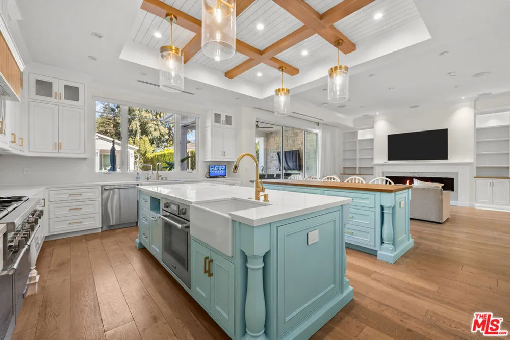 12345 Huston Street Valley Village, CA 91607