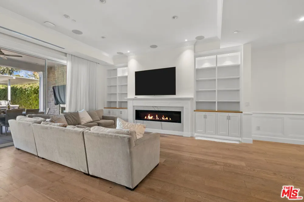 12345 Huston Street Valley Village, CA 91607
